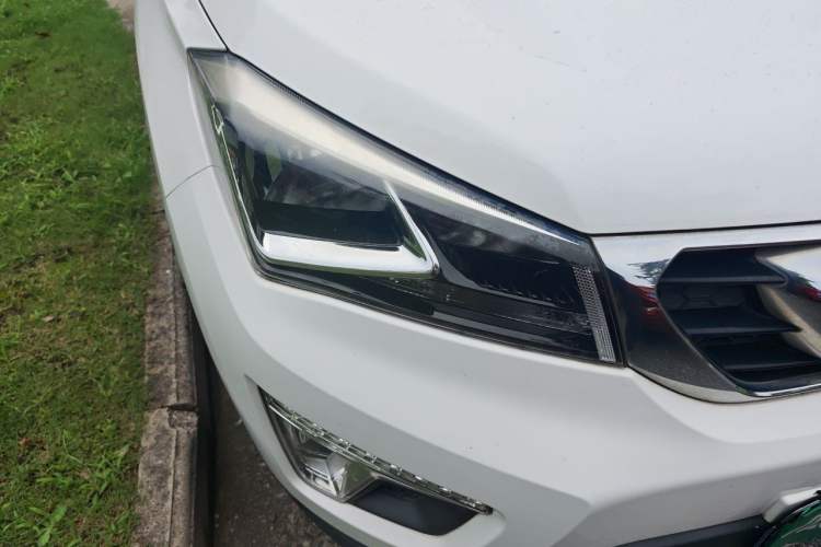 Used CHANGAN CS15 2016 1.5L Automatic Fashion Edition Right Front Headlight