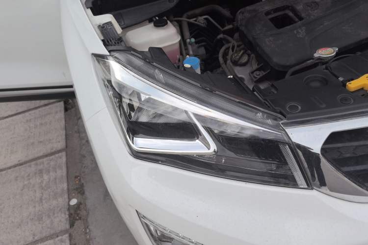Used CHANGAN CS15 2016 1.5L Automatic Luxury Edition Right Front Headlight