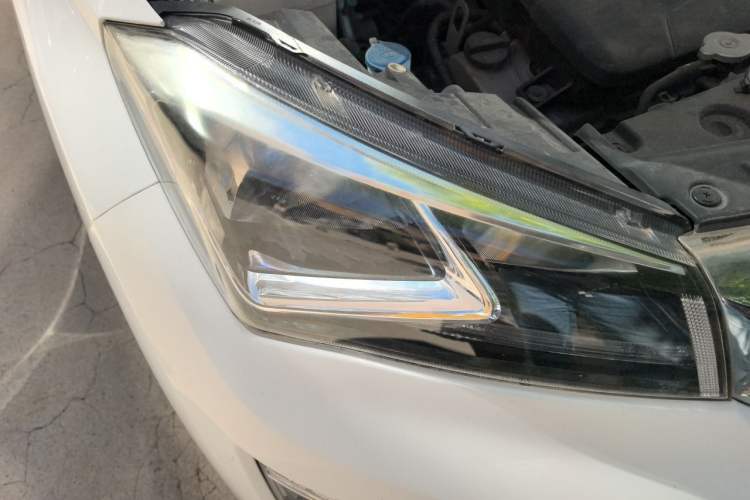 Used CHANGAN CS15 2016 1.5L Manual Luxury Edition Right Front Headlight