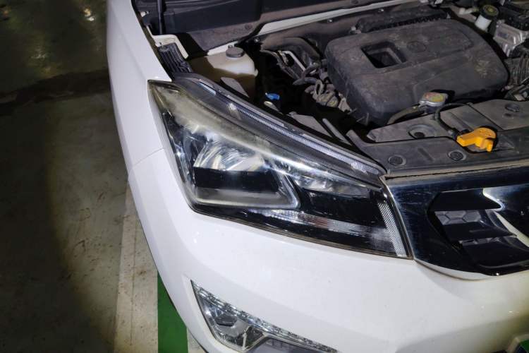 Used CHANGAN CS15 2016 1.5L Manual Luxury Edition Right Front Headlight
