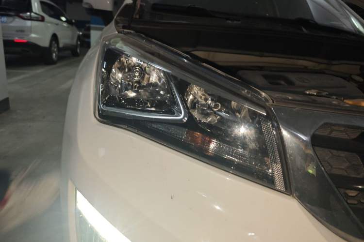 Used CHANGAN CS15 2016 1.5L Manual Luxury Edition Right Front Headlight