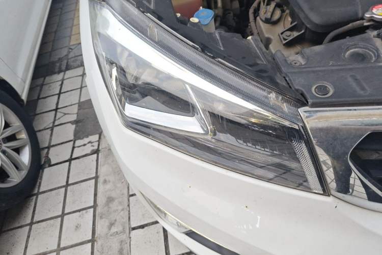 Used CHANGAN CS15 2016 1.5L Manual Fashion Edition Right Front Headlight