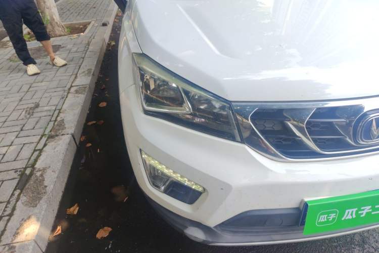 Used CHANGAN CS15 2016 1.5L Automatic Fashion Edition Right Front Headlight