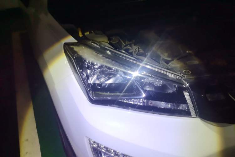 Used CHANGAN CS15 2016 1.5L Automatic Fashion Edition Right Front Headlight