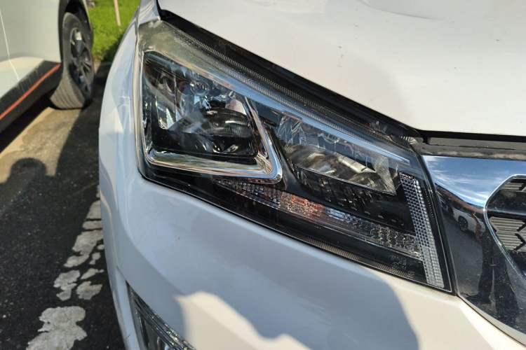 Used CHANGAN CS15 2016 1.5L Automatic Fashion Edition Right Front Headlight