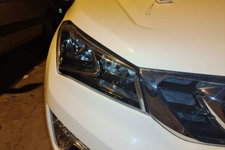 Used CHANGAN CS15 2016 1.5L Automatic Fashion Edition Right Front Headlight