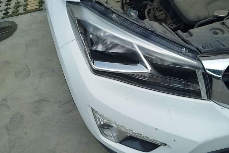Used CHANGAN CS15 2016 1.5L Manual Fashion Edition Right Front Headlight