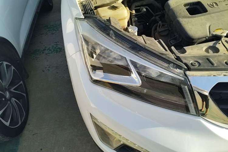 Used CHANGAN CS15 2016 1.5L Manual Fashion Edition Right Front Headlight
