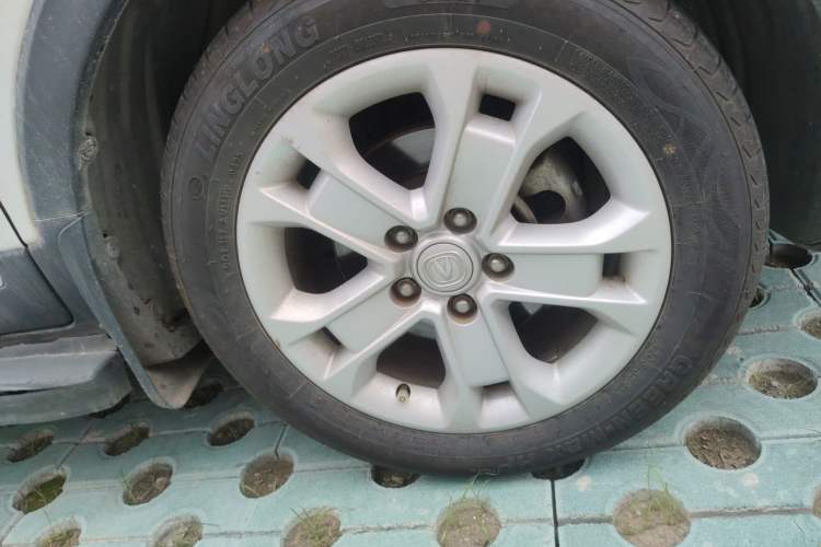 Used CHANGAN CS15 2016 1.5L Manual Fashion Edition Right Front Wheel Hub