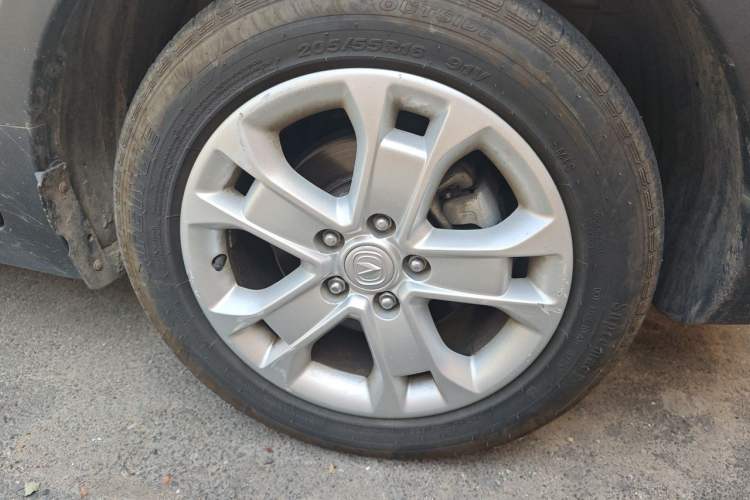 Used CHANGAN CS15 2016 1.5L Manual Fashion Edition Right Front Wheel Hub