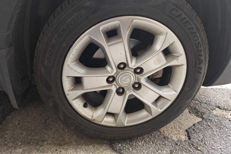 Used CHANGAN CS15 2016 1.5L Automatic Fashion Edition Right Front Wheel Hub