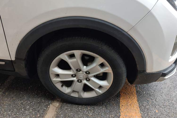 Used CHANGAN CS15 2016 1.5L Automatic Luxury Edition Right Front Wheel Hub