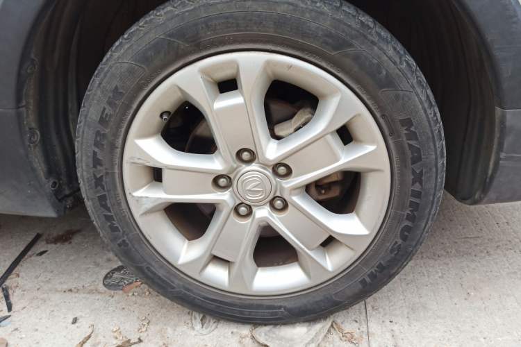 Used CHANGAN CS15 2016 1.5L Automatic Luxury Edition Right Front Wheel Hub