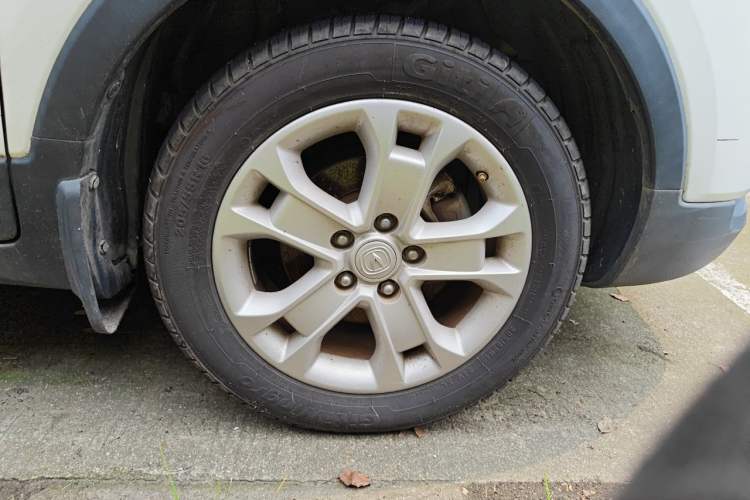 Used CHANGAN CS15 2016 1.5L Manual Luxury Edition Right Front Wheel Hub