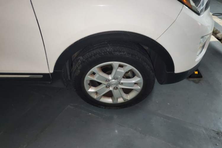 Used CHANGAN CS15 2016 1.5L Automatic Fashion Edition Right Front Wheel Hub