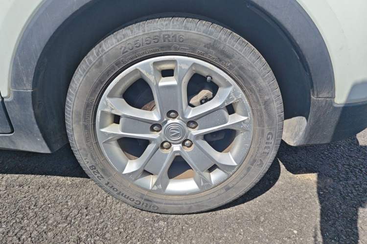 Used CHANGAN CS15 2016 1.5L Manual Luxury Edition Right Front Wheel Hub