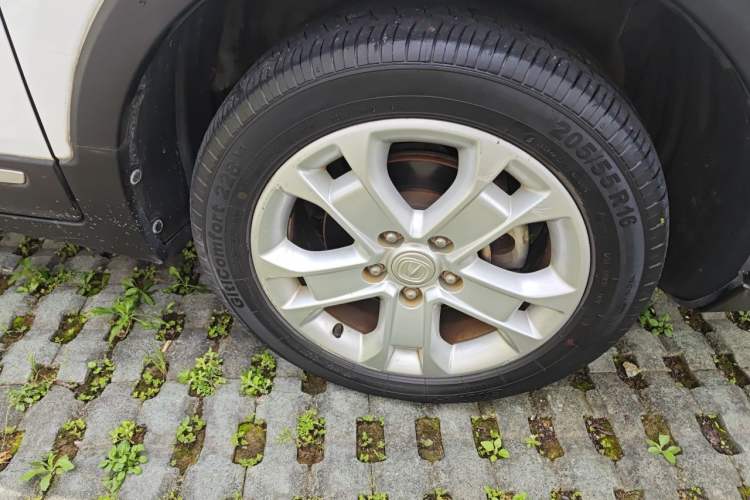 Used CHANGAN CS15 2016 1.5L Manual Luxury Edition Right Front Wheel Hub