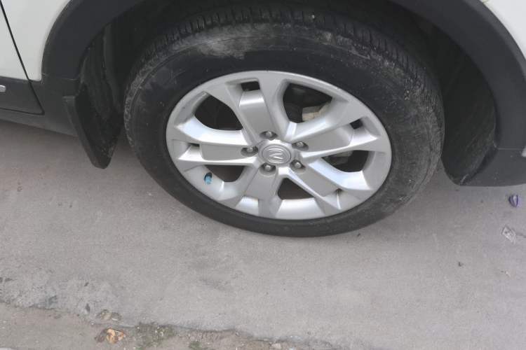 Used CHANGAN CS15 2016 1.5L Automatic Luxury Edition Right Front Wheel Hub