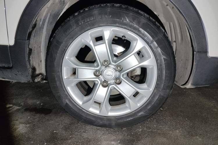 Used CHANGAN CS15 2016 1.5L Automatic Fashion Edition Right Front Wheel Hub