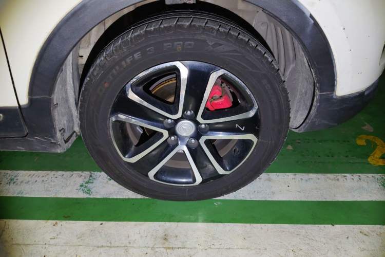 Used CHANGAN CS15 2016 1.5L Manual Luxury Edition Right Front Wheel Hub