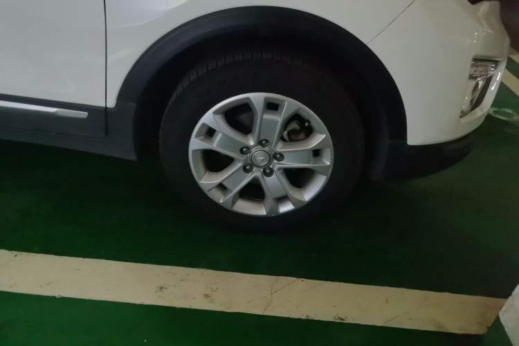 Used CHANGAN CS15 2016 1.5L Automatic Fashion Edition Right Front Wheel Hub