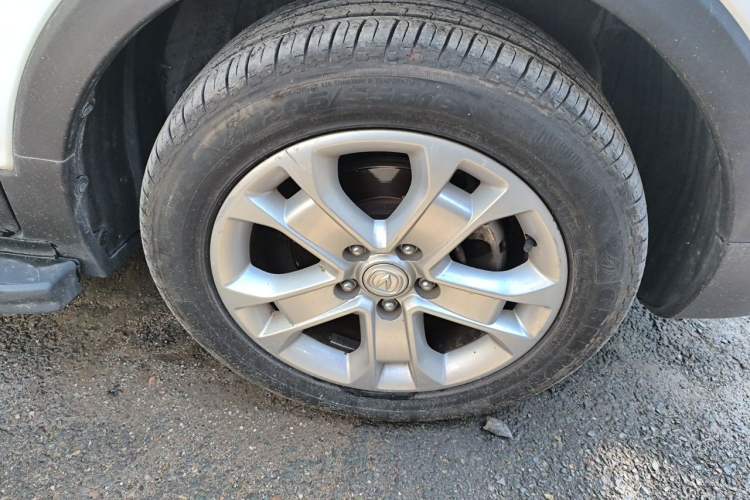 Used CHANGAN CS15 2016 1.5L Automatic Fashion Edition Right Front Wheel Hub