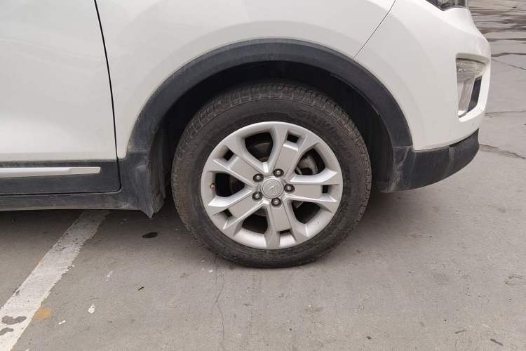 Used CHANGAN CS15 2016 1.5L Automatic Luxury Edition Right Front Wheel Hub