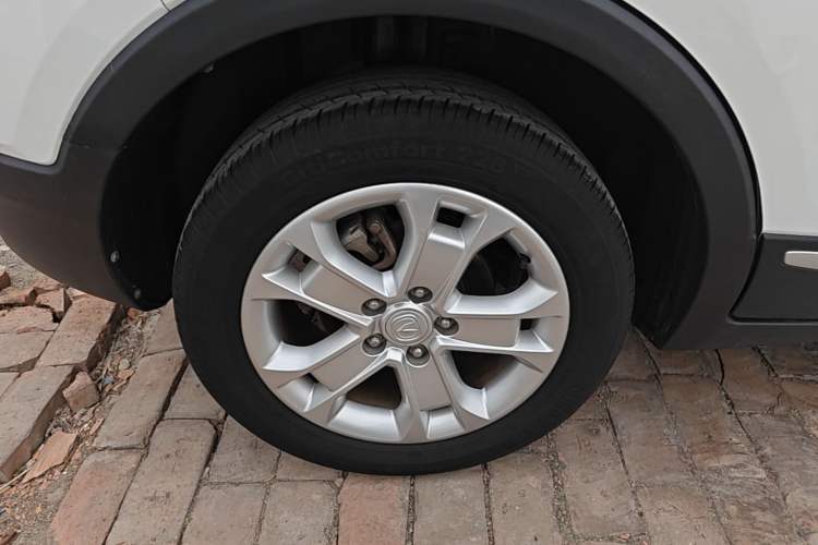 Used CHANGAN CS15 2016 1.5L Automatic Fashion Edition Right Rear Wheel Hub