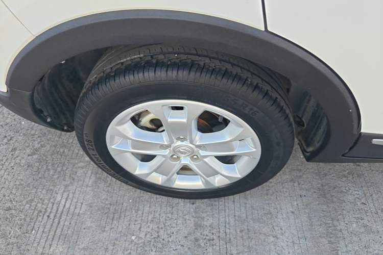 Used CHANGAN CS15 2016 1.5L Automatic Fashion Edition Right Rear Wheel Hub