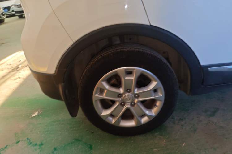 Used CHANGAN CS15 2016 1.5L Automatic Fashion Edition Right Rear Wheel Hub