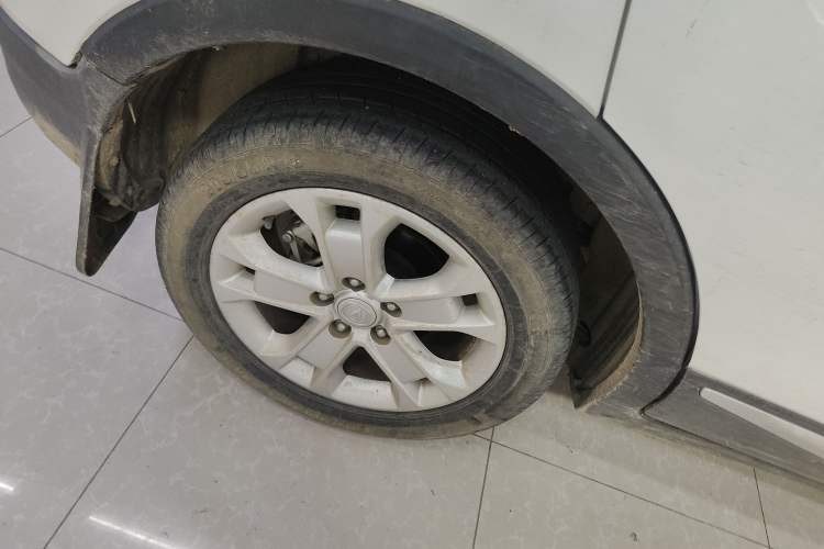 Used CHANGAN CS15 2016 1.5L Automatic Fashion Edition Right Rear Wheel Hub