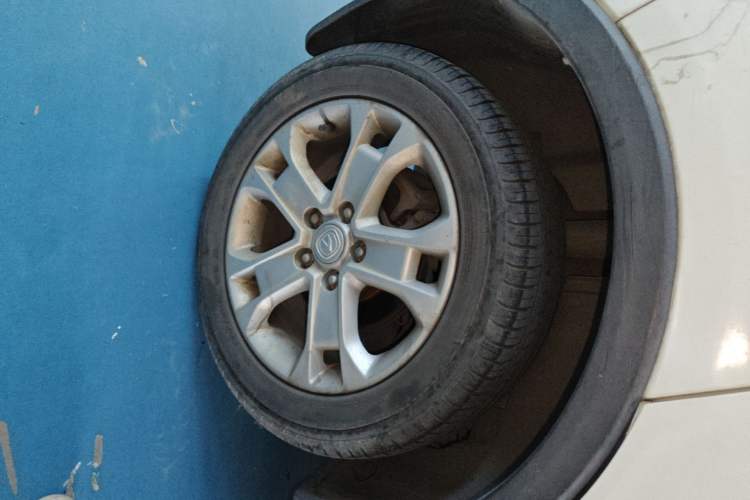 Used CHANGAN CS15 2016 1.5L Manual Fashion Edition Right Rear Wheel Hub