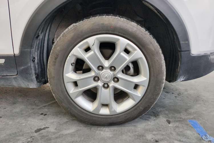 Used CHANGAN CS15 2016 1.5L Automatic Fashion Edition Right Rear Wheel Hub