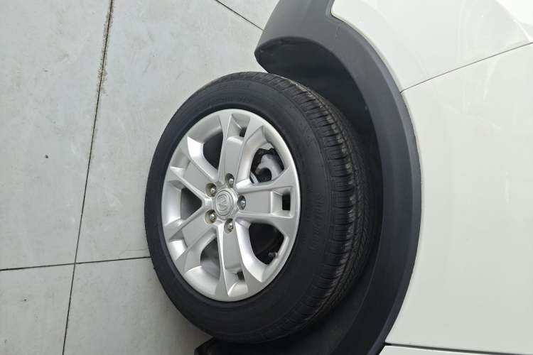 Used CHANGAN CS15 2016 1.5L Automatic Fashion Edition Right Rear Wheel Hub