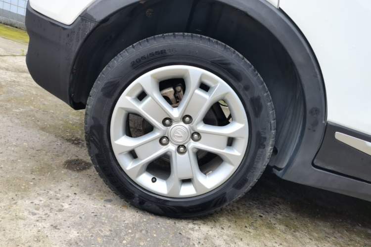 Used CHANGAN CS15 2016 1.5L Manual Fashion Edition Right Rear Wheel Hub