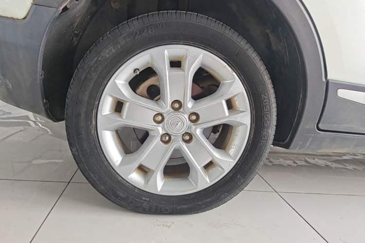 Used CHANGAN CS15 2016 1.5L Automatic Fashion Edition Right Rear Wheel Hub