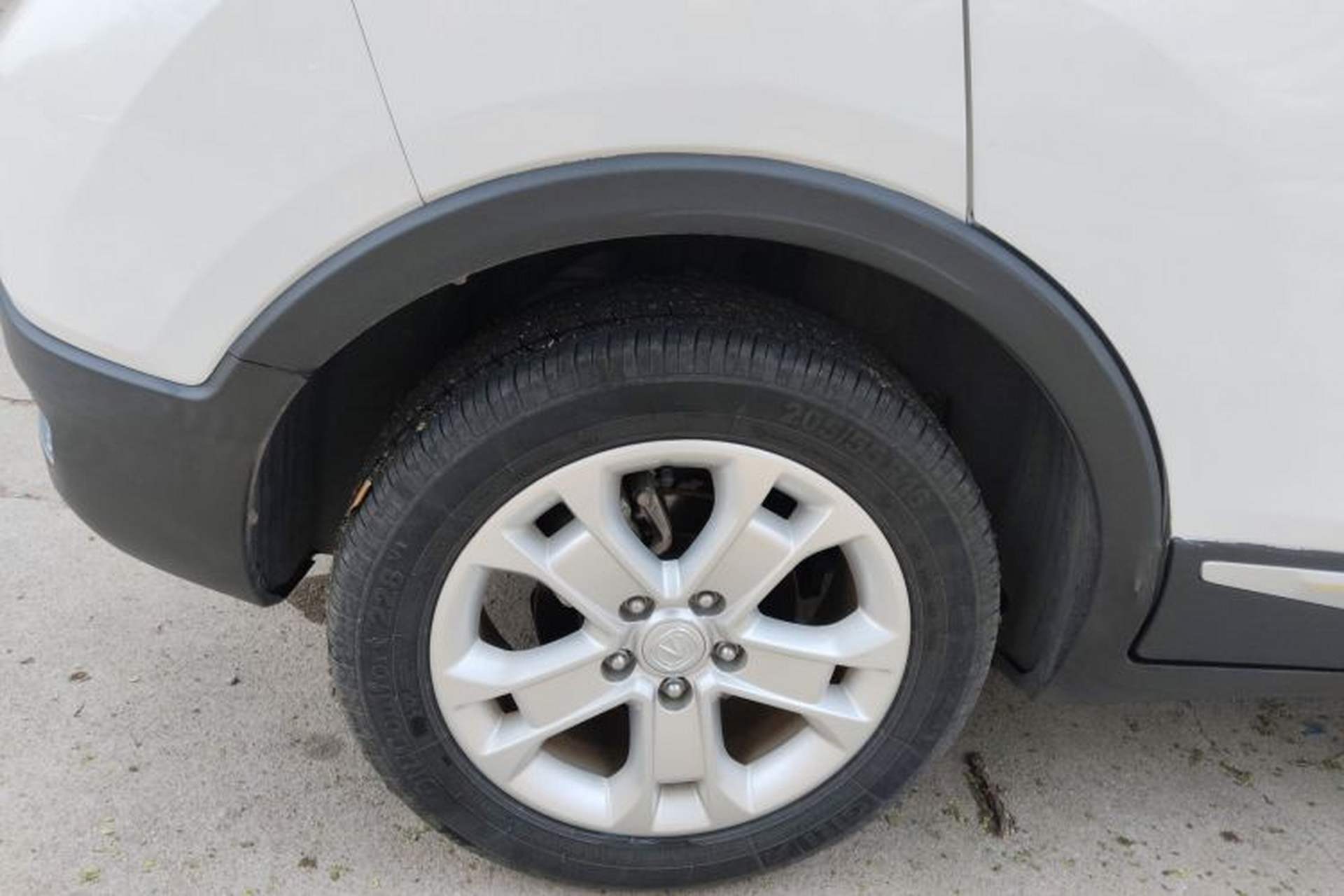 Used CHANGAN CS15 2016 1.5L Automatic Fashion Edition Right Rear Wheel Hub