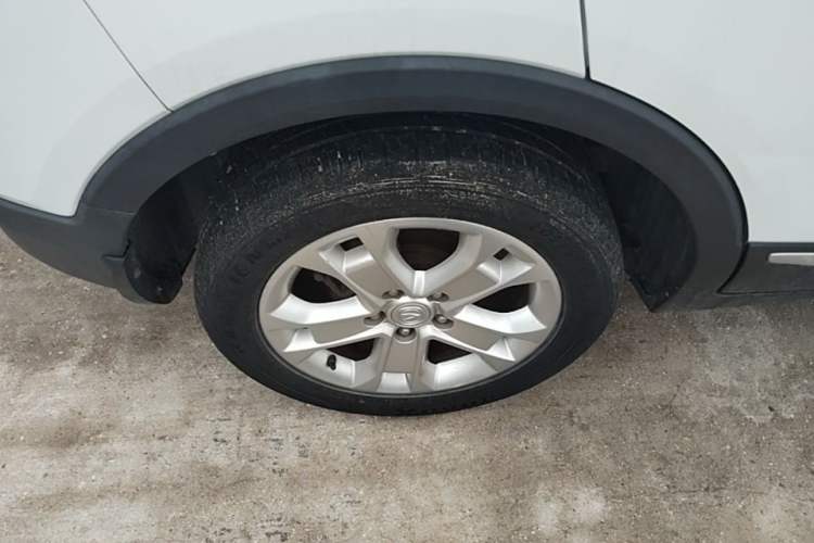 Used CHANGAN CS15 2016 1.5L Automatic Fashion Edition Right Rear Wheel Hub