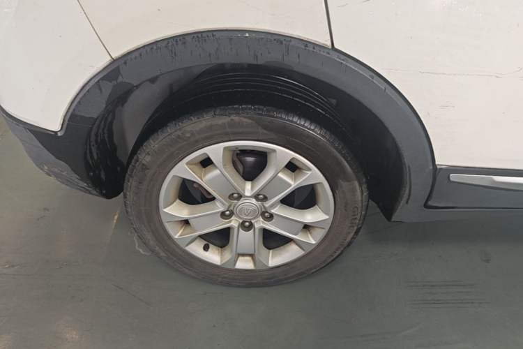 Used CHANGAN CS15 2016 1.5L Automatic Fashion Edition Right Rear Wheel Hub