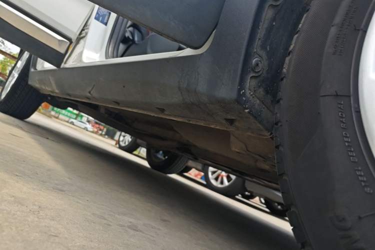 Used CHANGAN CS15 2016 1.5L Manual Luxury Edition Right Side Sill