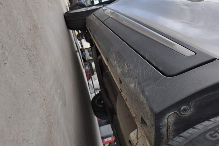 Used CHANGAN CS15 2016 1.5L Manual Luxury Edition Right Side Sill
