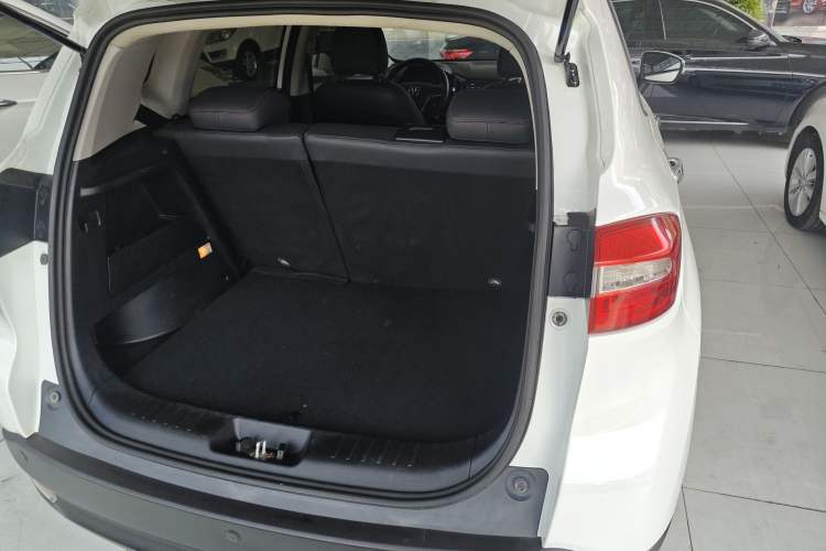 Used CHANGAN CS15 2016 1.5L Automatic Fashion Edition Trunk