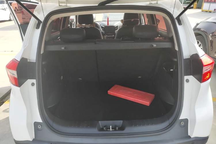 Used CHANGAN CS15 2016 1.5L Manual Fashion Edition Trunk