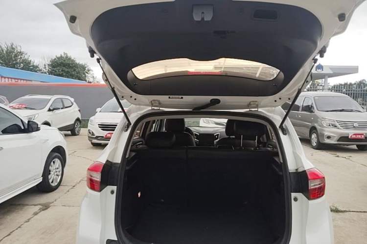 Used CHANGAN CS15 2016 1.5L Automatic Fashion Edition Trunk