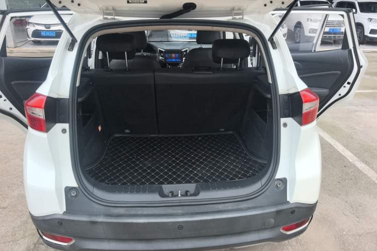 Used CHANGAN CS15 2016 1.5L Manual Fashion Edition Trunk