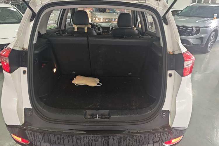 Used CHANGAN CS15 2016 1.5L Automatic Fashion Edition Trunk
