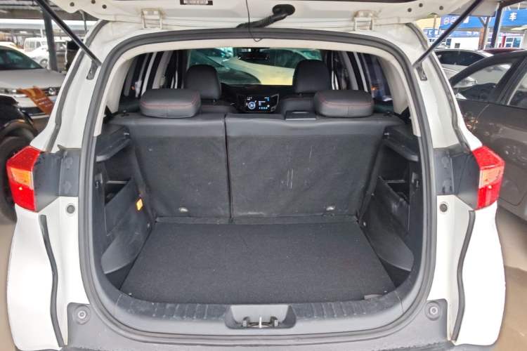 Used CHANGAN CS15 2016 1.5L Manual Fashion Edition Trunk