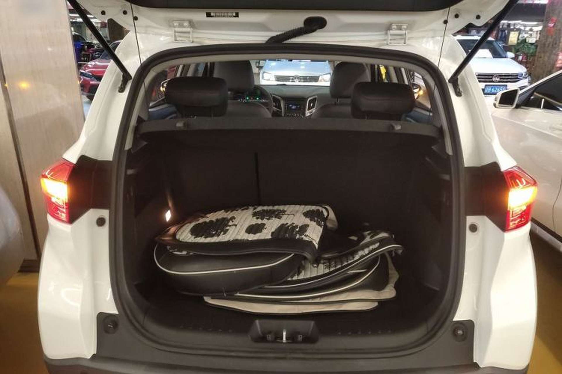 Used CHANGAN CS15 2016 1.5L Automatic Fashion Edition Trunk