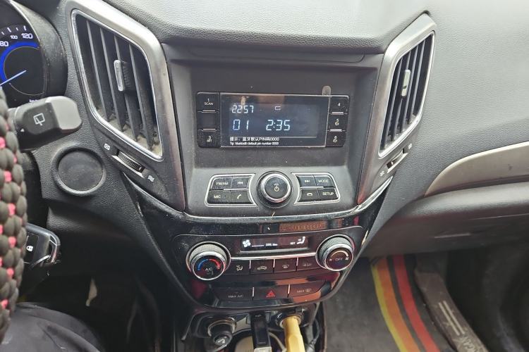 Used CHANGAN CS15 2016 1.5L Manual Fashion Edition Audio And AC Panel
