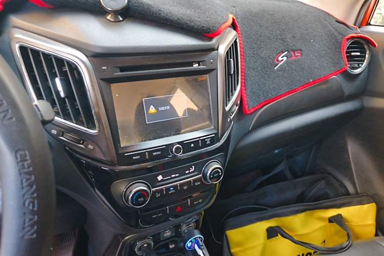 Used CHANGAN CS15 2016 1.5L Manual Fashion Edition Audio And AC Panel